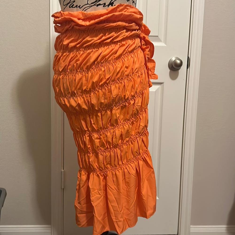 small orange wrap skirt 🧡🧡🧡. NWOT